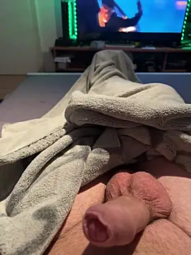 Snapshot of David19932908 chatting on February 10, 8:42 pm David19932908 online show from February 10, 8:42 pm