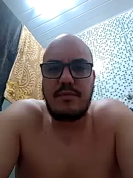 RobertoBuzios22 online show from December 15, 6:26 pm