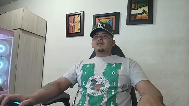 myke andrade online show from December 14, 1:12 am