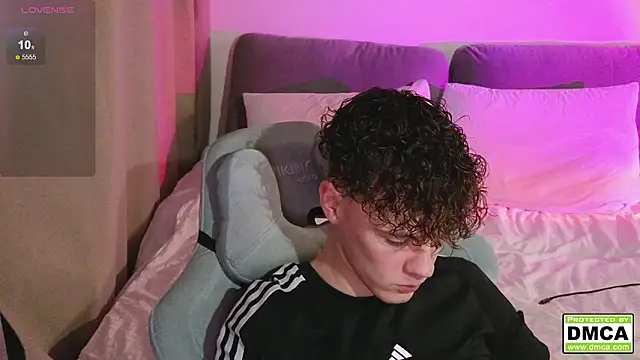 cute thomas online show from March 5, 7:10 pm