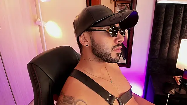 ItsMeEros online show from November 18, 8:01 pm