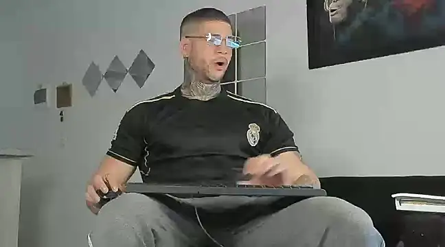  jamesleandros1 online show from February 28, 12:09 pm