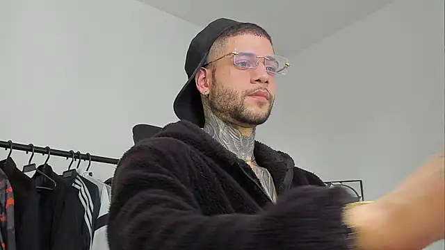  jamesleandros1 online show from October 8, 7:40 pm