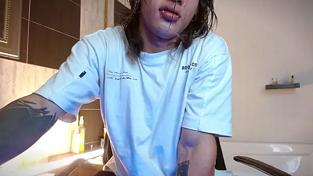 AlbertBernal69 online show from December 19, 2:41 am