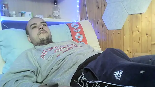 Snapshot of ItalianVinDiesel chatting on December 26, 9:44 am ItalianVinDiesel online show from December 26, 9:44 am