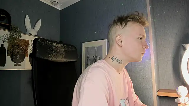 AlexxSweet online show from April 18, 6:59 am