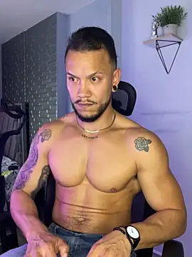 ARON TAYLER01 online show from October 9, 11:37 am