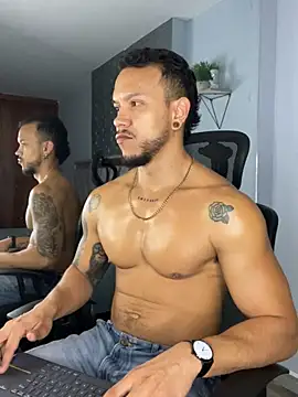 ARON TAYLER01 online show from February 11, 12:48 pm