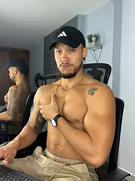 ARON TAYLER01 online show from March 15, 12:34 pm