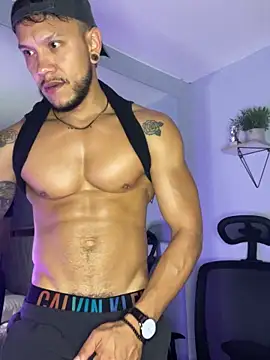 ARON TAYLER01 online show from September 12, 10:48 am