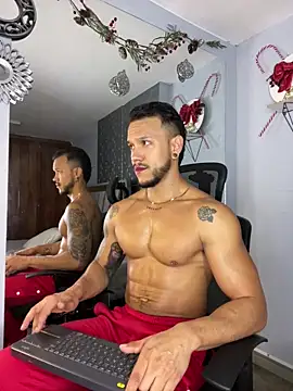 ARON TAYLER01 online show from December 3, 12:27 pm