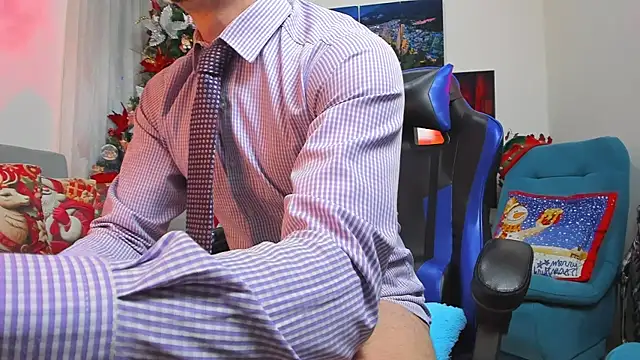 Snapshot of LiamCossio_ chatting on December 12, 1:43 am LiamCossio online show from December 12, 1:43 am