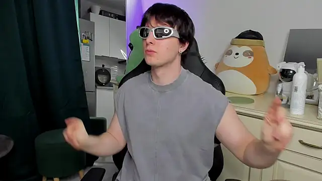 Vincent Strong online show from April 13, 10:05 am