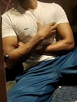 xxxhugedick0001 online show from March 8, 7:40 pm