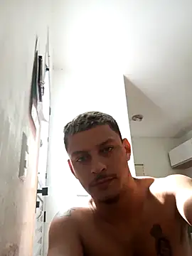 Snapshot of emrehliug12 chatting on February 19, 12:33 pm emrehliug12 online show from February 19, 12:33 pm