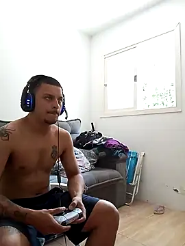 Snapshot of emrehliug12 chatting on December 18, 5:21 pm emrehliug12 online show from December 18, 5:21 pm