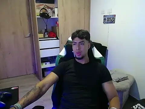 Snapshot of matias_bianco chatting on September 15, 10:33 pm matias bianco online show from September 15, 10:33 pm