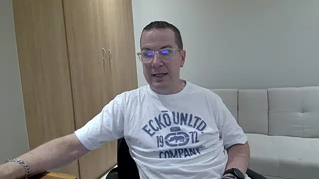 BrettJ81 online show from March 26, 3:05 pm