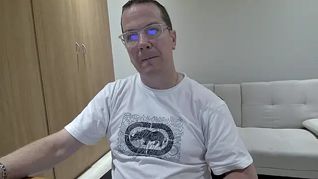 BrettJ81 online show from April 5, 6:26 pm