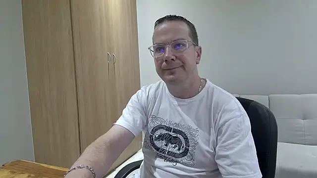 BrettJ81 online show from March 6, 2:14 pm